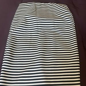 Forever 21 Knee Length black And White Striped Pencil Skirt size small